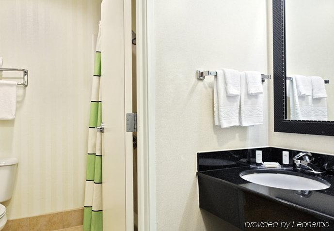 Fairfield Inn And Suites Мобил Стая снимка